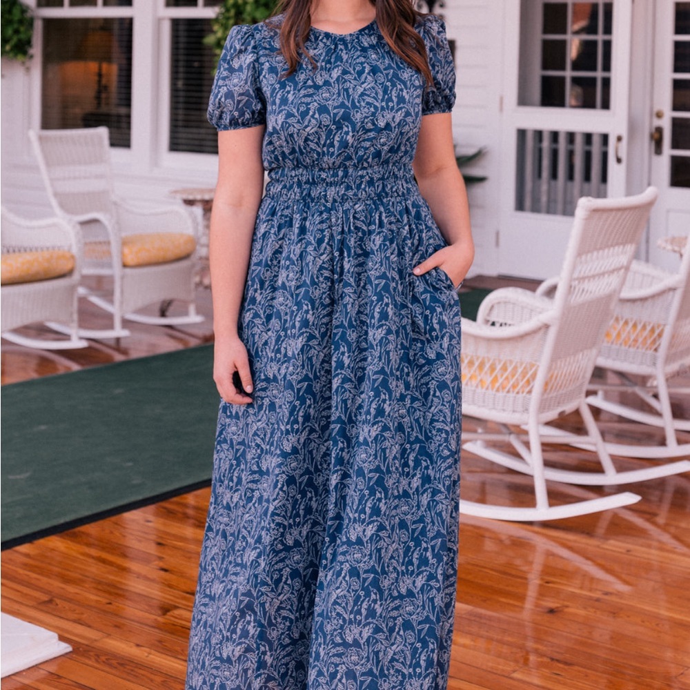 Women’s 2 GAL MEETS GLAM Gisele Navy Blue Floral Bird Maxi Dress